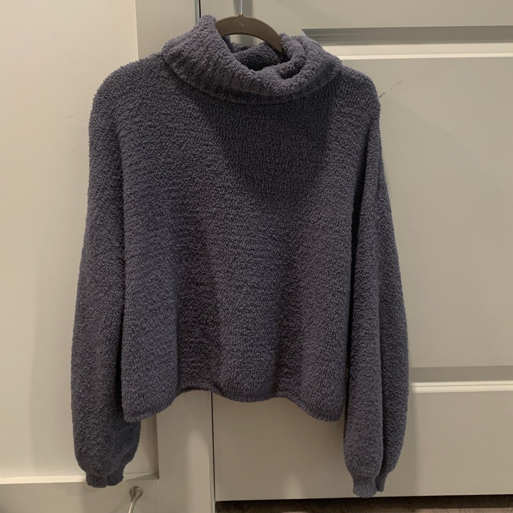 SO - cozy gray turtleneck sweater, size M, never worn & in perfect condition